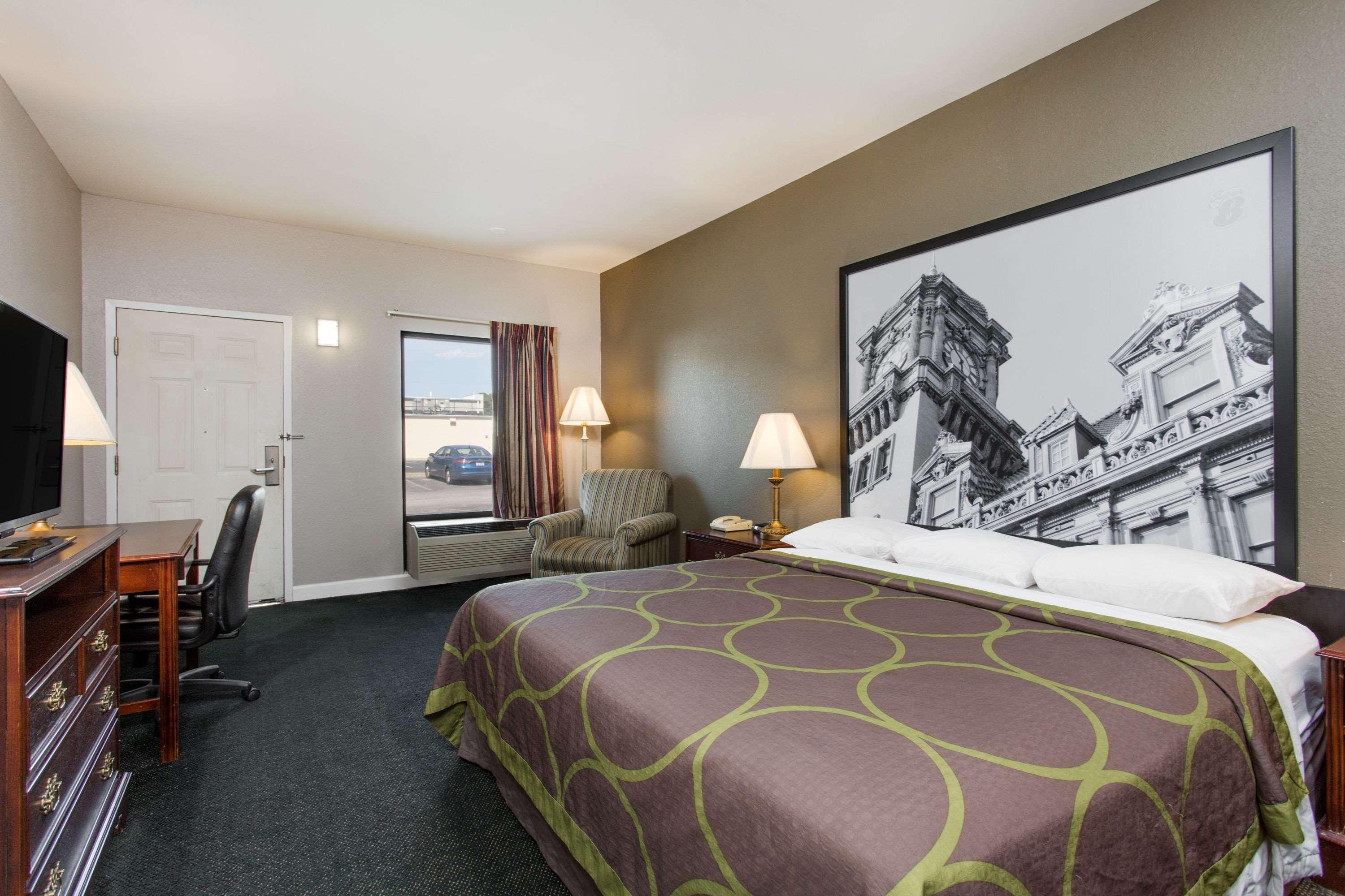 Super 8 By Wyndham Petersburg Motel Buitenkant foto