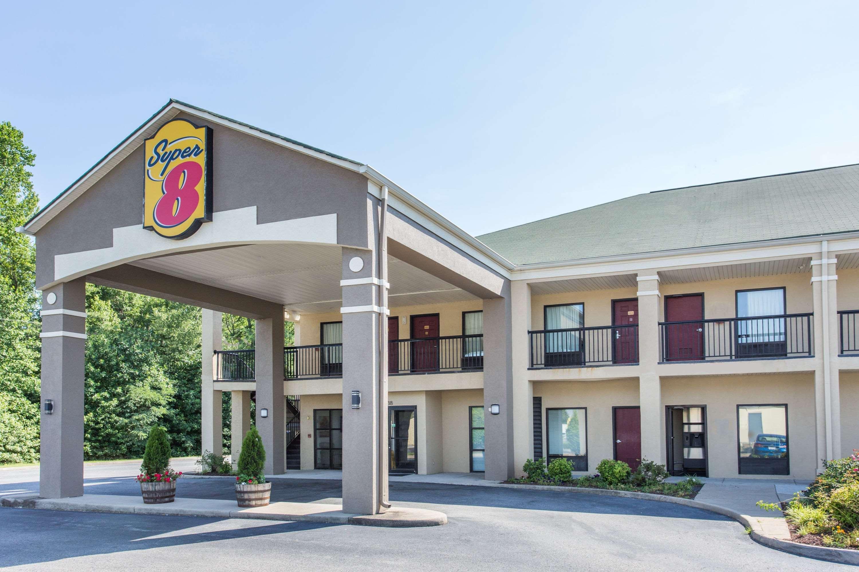 Super 8 By Wyndham Petersburg Motel Buitenkant foto